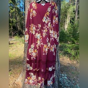 Gorgeous Boutique Plus brand long floral dress🌸